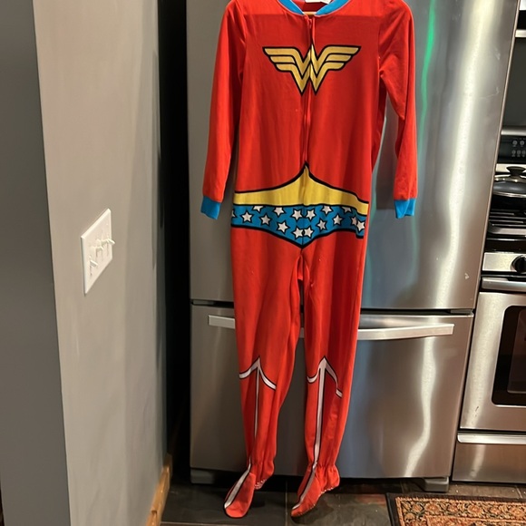 Wonder Woman RED fleece one piece body suit zip up Onesie PJS footed costume Lg - Picture 2 of 16